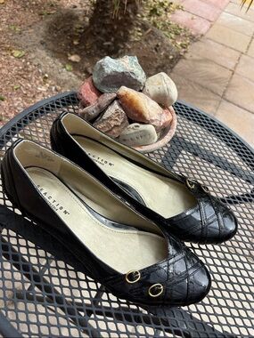 Kenneth Cole Reaction Kitten Heels Size 7.5 Black